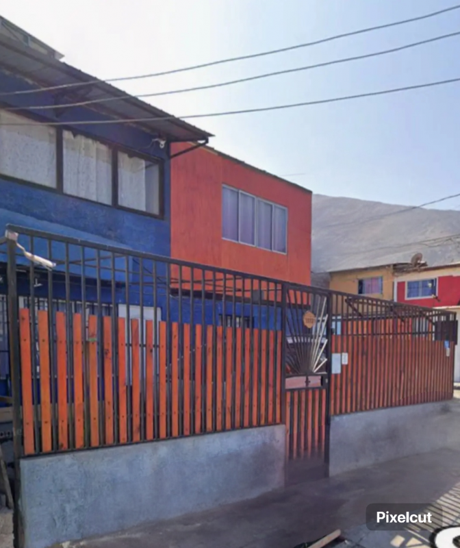 Se Vende Casa en Esquina Grande y Amplia Semi Construida