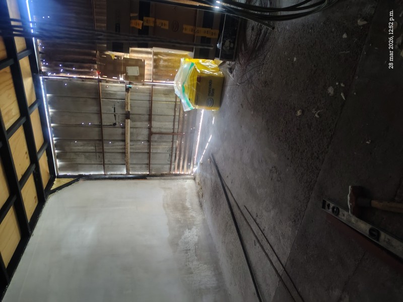 Se Vende Casa en Esquina Grande y Amplia Semi Construida