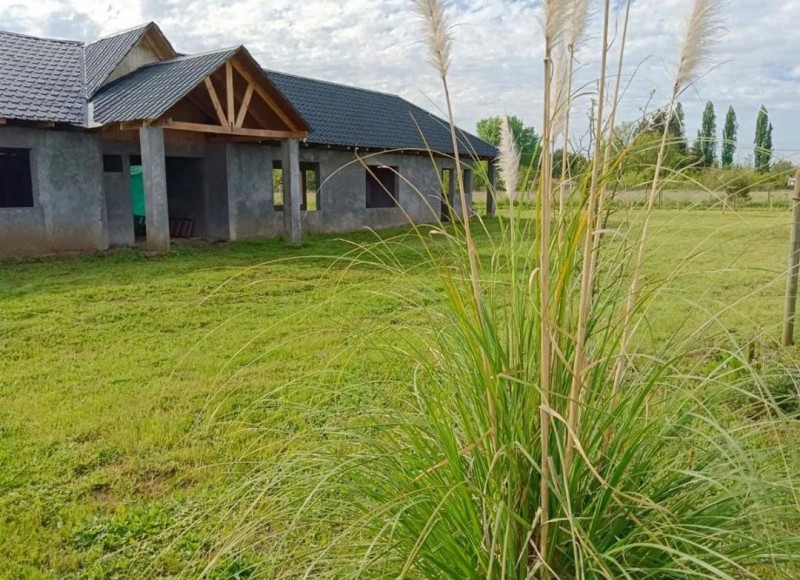 Se Vende Hermosa Parcela Con Construcción