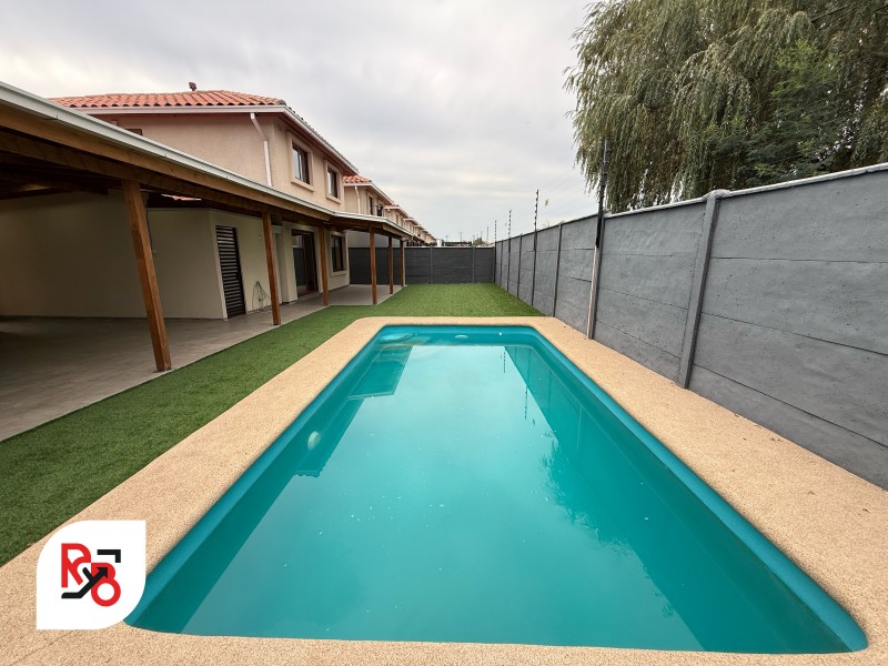 Amplia Casa en Condominio la Castellana