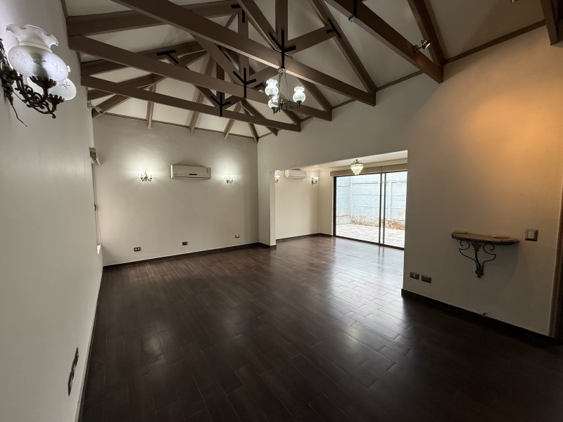 Se Vende Casa en Sector Residencial de Talca