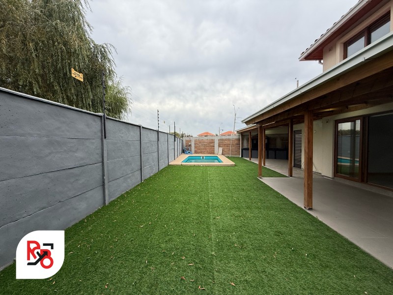 Amplia Casa en Condominio la Castellana