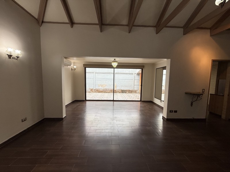 Se Vende Casa en Sector Residencial de Talca