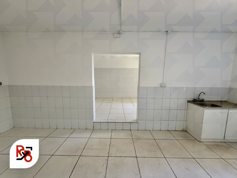 Se Arrienda Galpon de 850 Mts en Maquehua, Curicó