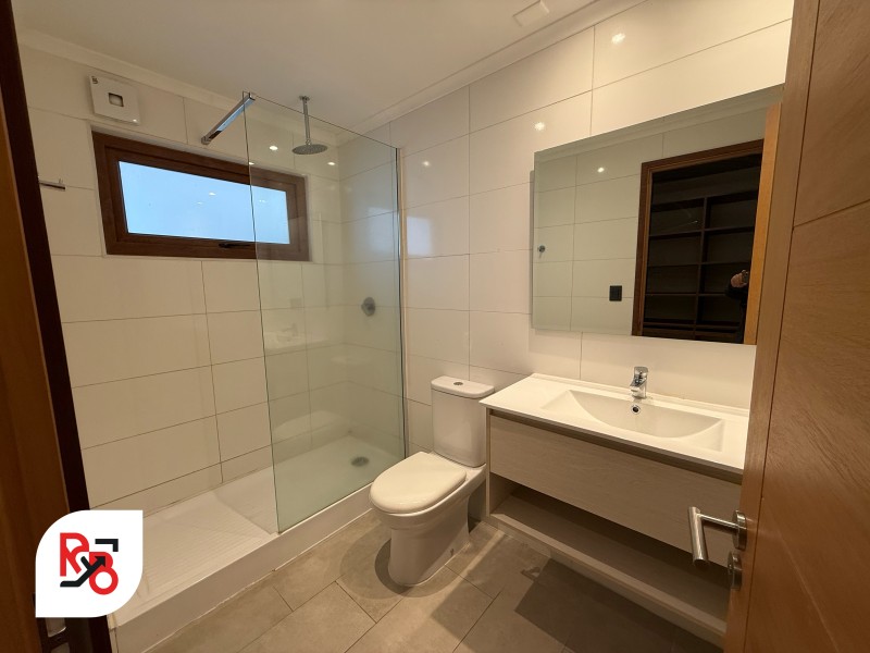 Amplia Casa en Condominio la Castellana