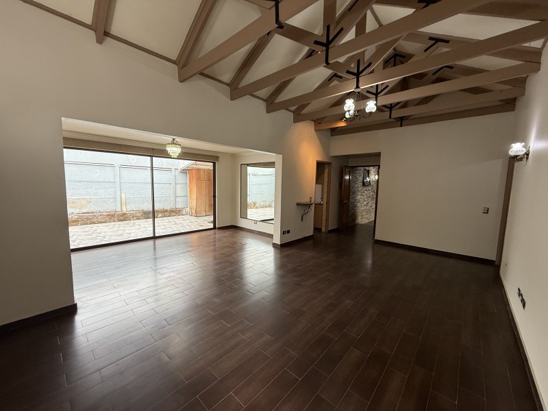 Se Vende Casa en Sector Residencial de Talca