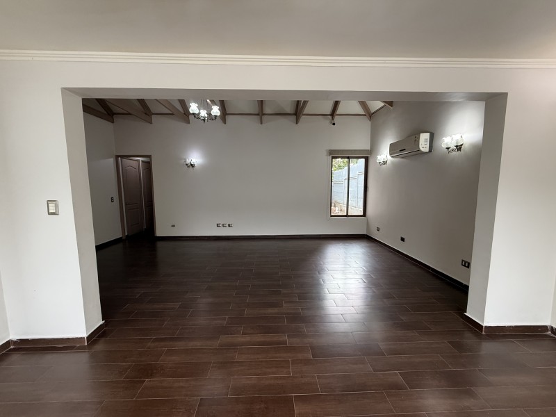 Se Vende Casa en Sector Residencial de Talca
