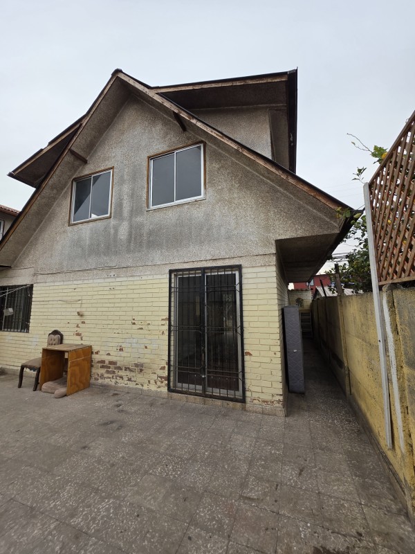 Gran Casa de 2 Pisos en Maipú