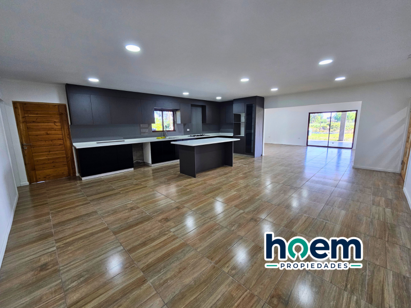 Parcela en Venta Con Moderna Casa, Cerca de Talca