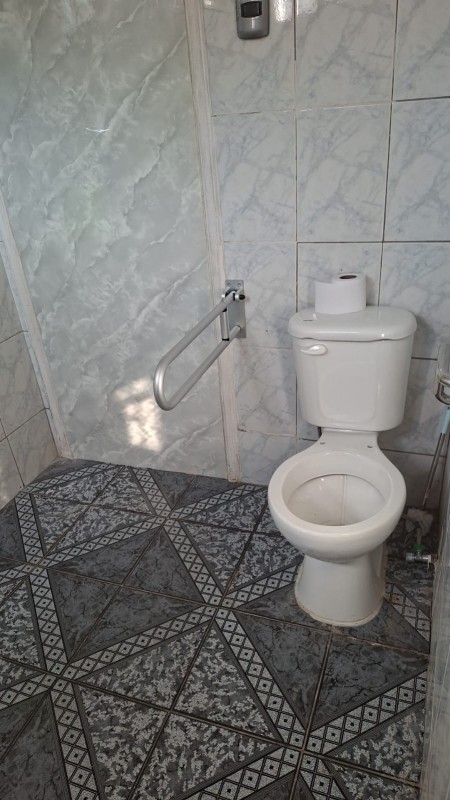 Pequeno Centro Médico Equipado en Excelente Ubicación
