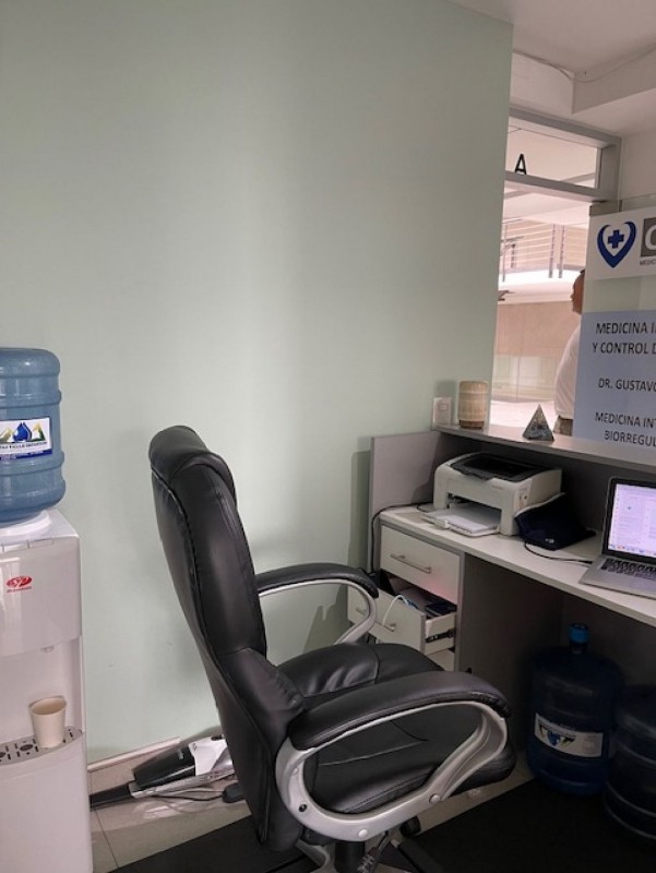 Se Evende Oficina Apta para Consulta Medica – Empresas
