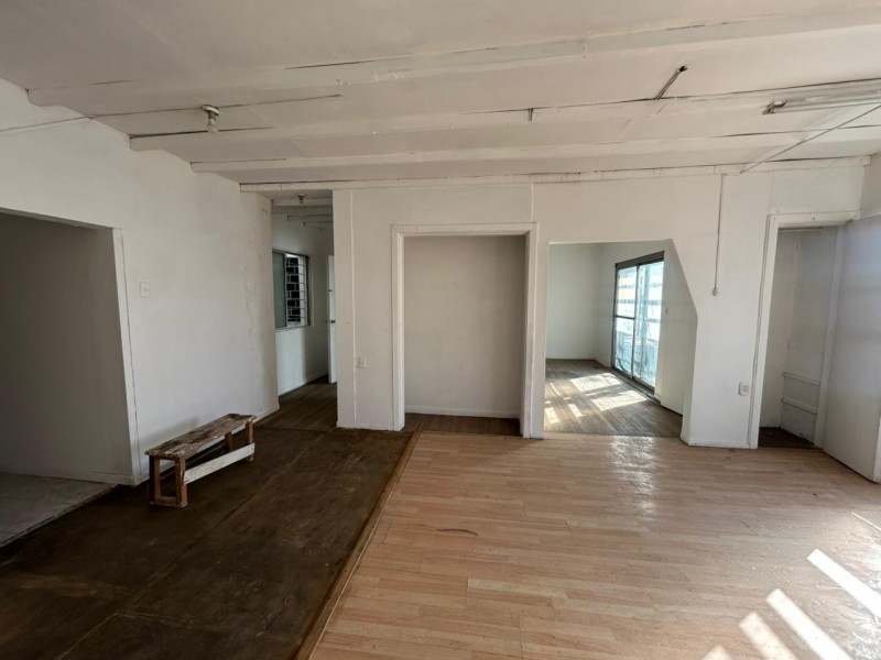 Amplia Oficina Comercial en el Centro de Valparaiso