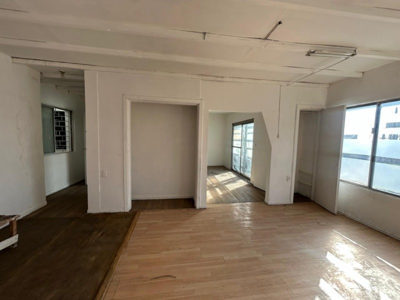 Amplia Oficina Comercial en el Centro de Valparaiso