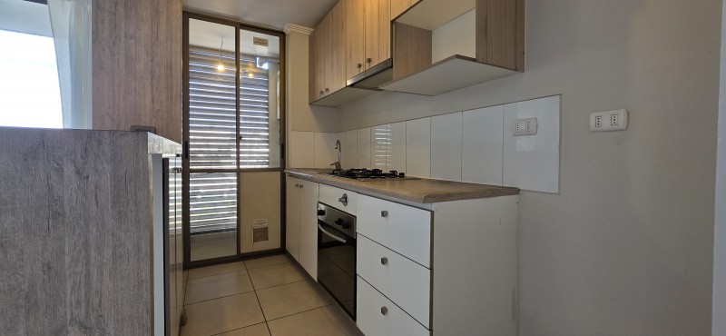 Departamento en 4° Piso, 2 Dorm, 1 Baño y Estacionamiento