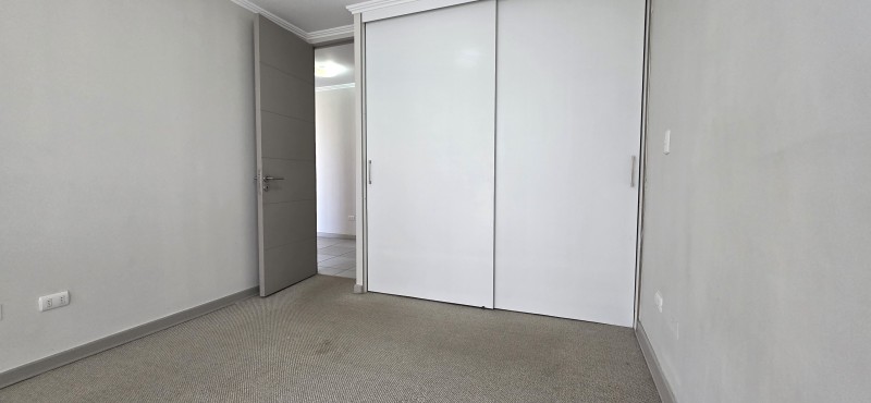 Departamento en 4° Piso, 2 Dorm, 1 Baño y Estacionamiento
