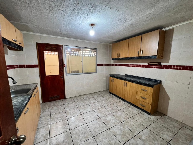 en Arriendo Casa de 2 Pisos Ubicado en Fernando Debesa.