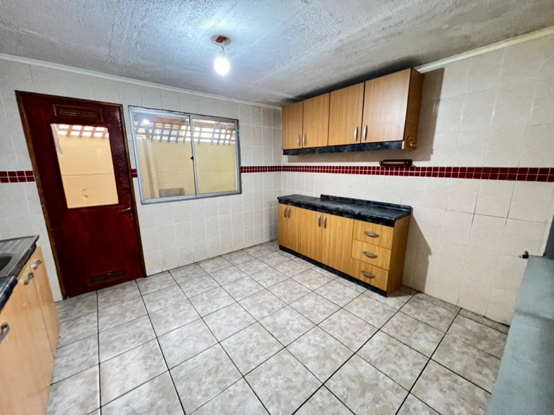 en Arriendo Casa de 2 Pisos Ubicado en Fernando Debesa.