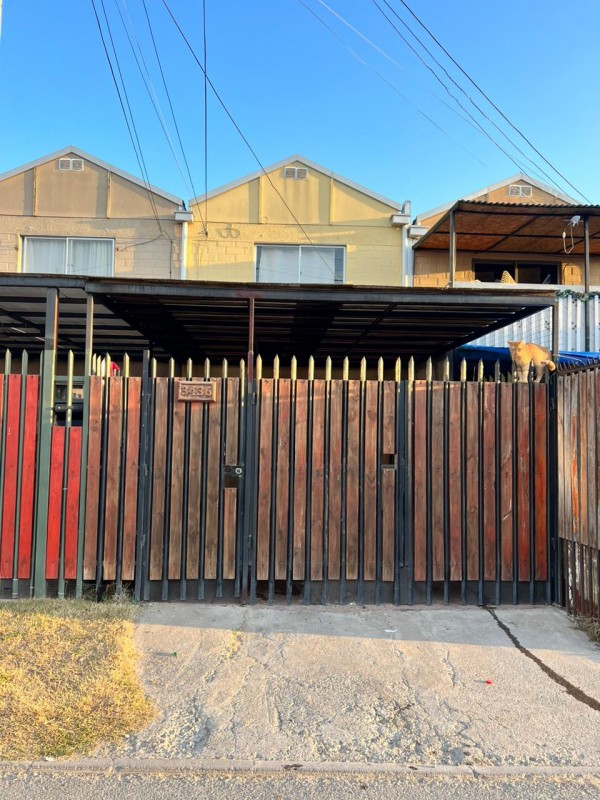 en Arriendo Casa de 2 Pisos Ubicado en Fernando Debesa.