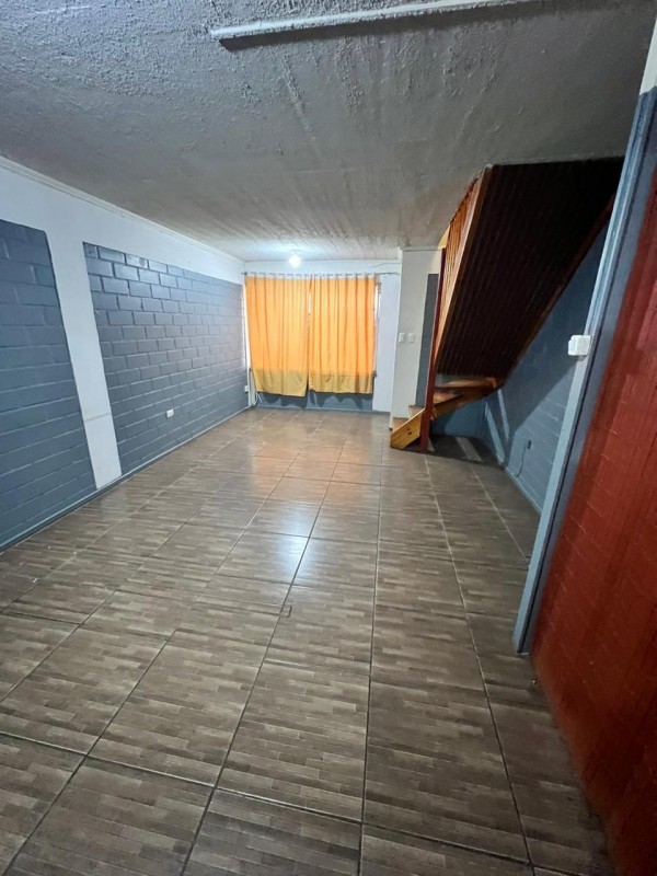 en Arriendo Casa de 2 Pisos Ubicado en Fernando Debesa.