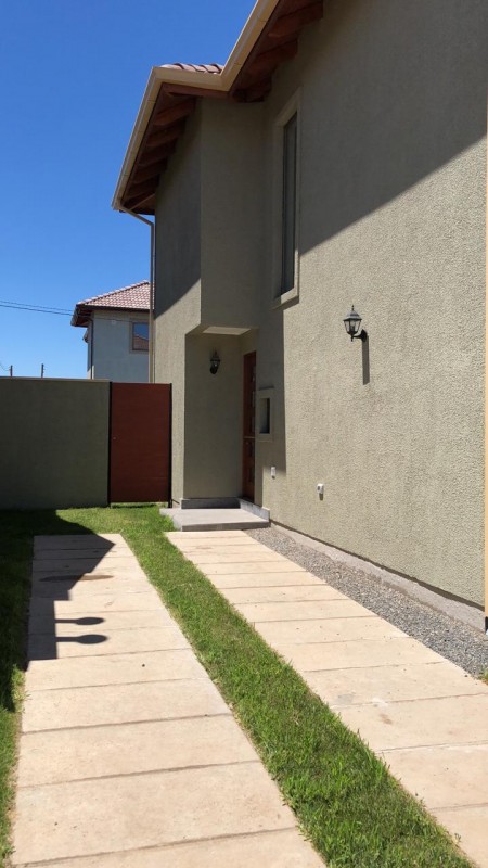 Arrendamos Casa en Hacienda la Esmeralda-Talca