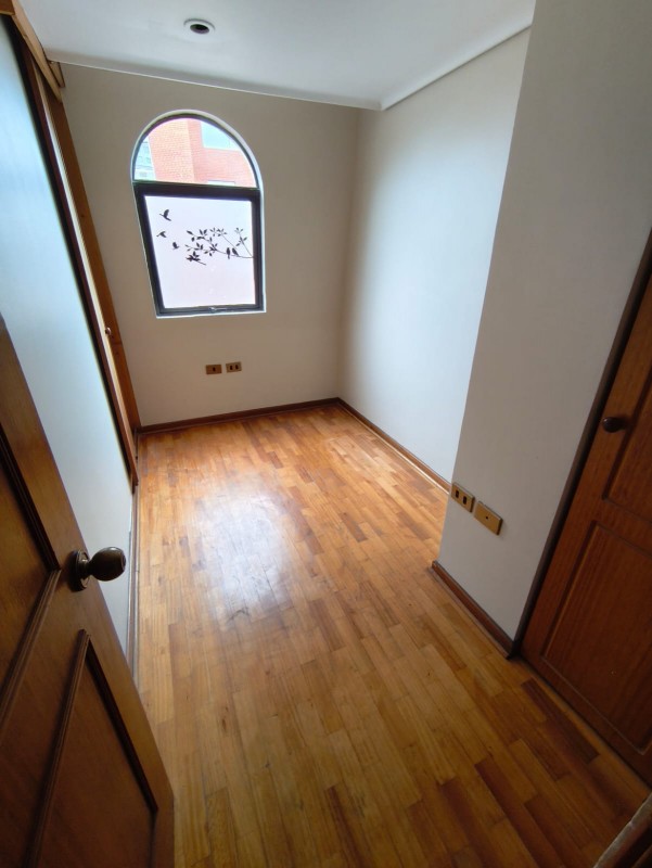 Vende Impecable Depto. en Sector Poniente de Viña del Mar