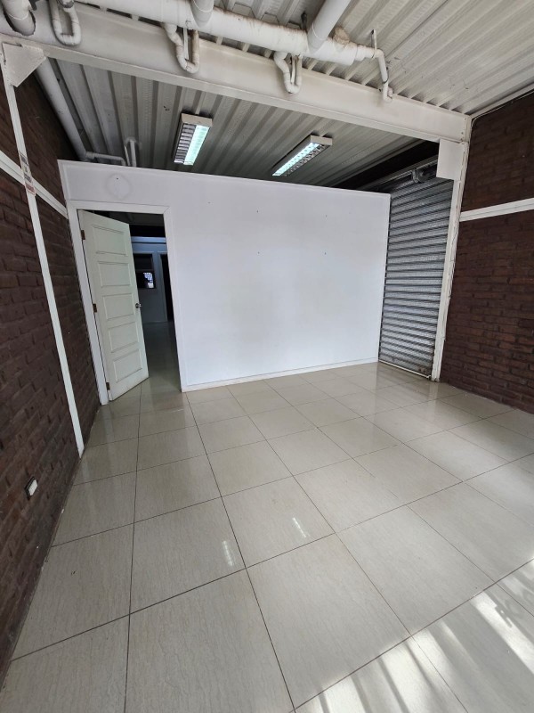 Se Arrienda Local Comercial en Calle Carmen, Curicó