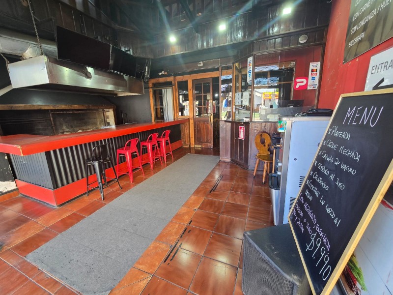 Se Arrienda Local Comercial en Calle Yungay, Curicó