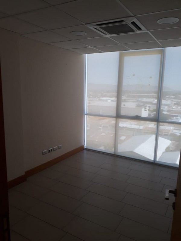 Se Vende Amplia Oficina en Edificio Torre Carmen, Curicó