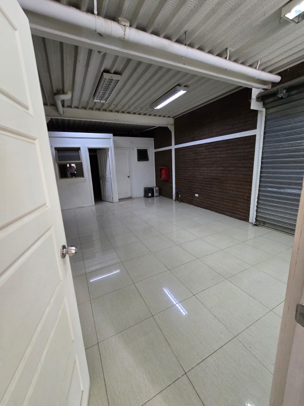 Se Arrienda Local Comercial en Calle Carmen, Curicó