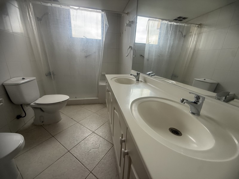 Exclusivo Departamento en Edificio Reyes de España – Av. Esp