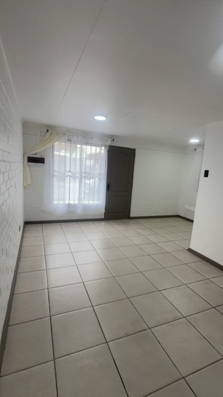 Se Arrienda – Casa en Prados del Valle