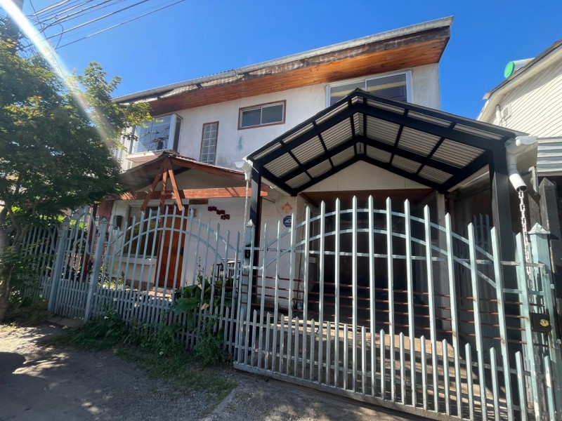Se Vende Amplia Casa en Jardines de Rauquen