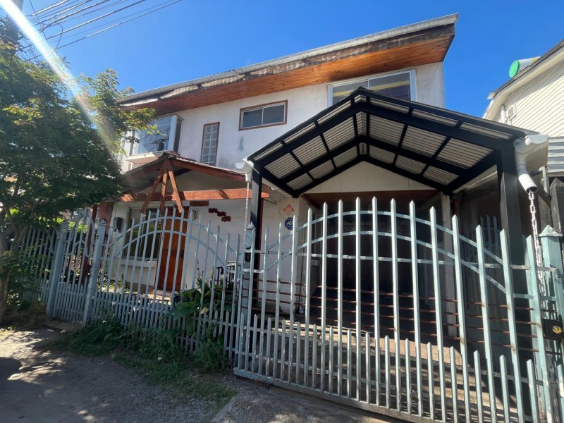 Se Vende Amplia Casa en Jardines de Rauquen