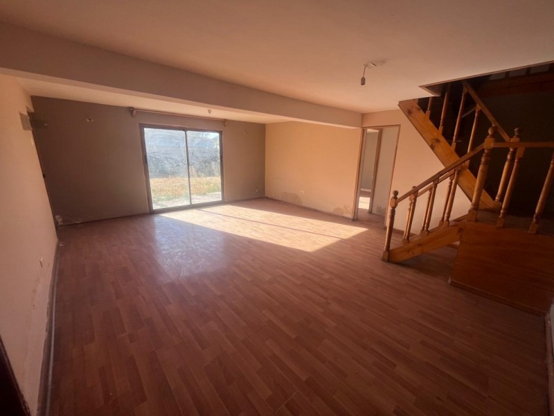 Se Vende Amplio Terreno Con Dos Casas