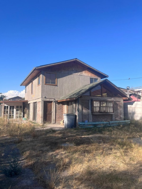 Se Vende Amplio Terreno Con Dos Casas