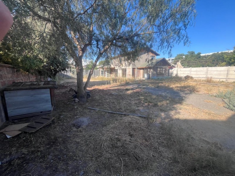 Se Vende Amplio Terreno Con Dos Casas