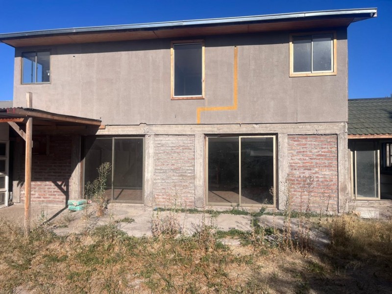 Se Vende Amplio Terreno Con Dos Casas