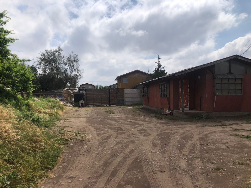 Se Vende Amplio Terreno Con Dos Casas