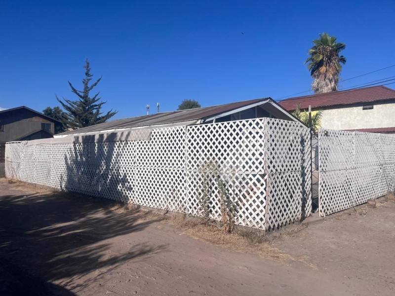 Se Vende Amplio Terreno Con Dos Casas