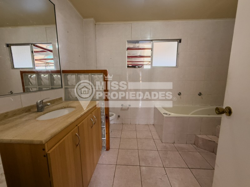 Se Vende Amplia Casa | Excelente Ubicación y Gran Metraje