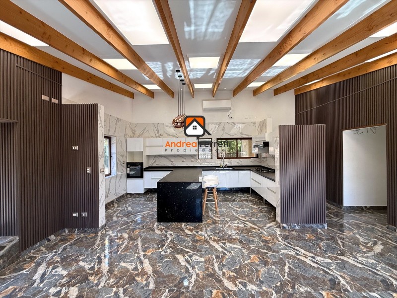 Venta en Sector Avenida España, Curicó. Exclusiva Propiedad