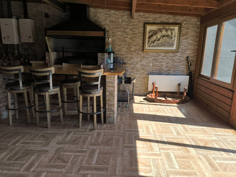 Casa Con Amplio Quincho en Condominio Torobayo