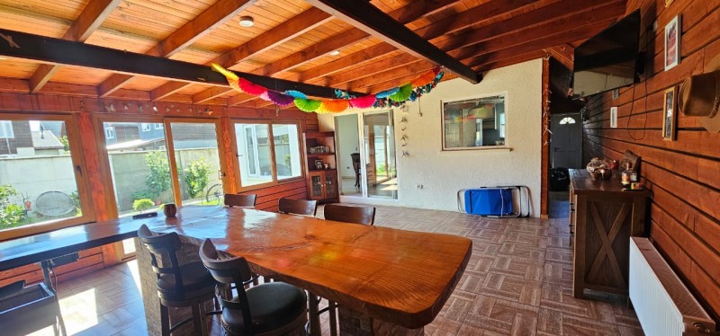 Casa Con Amplio Quincho en Condominio Torobayo