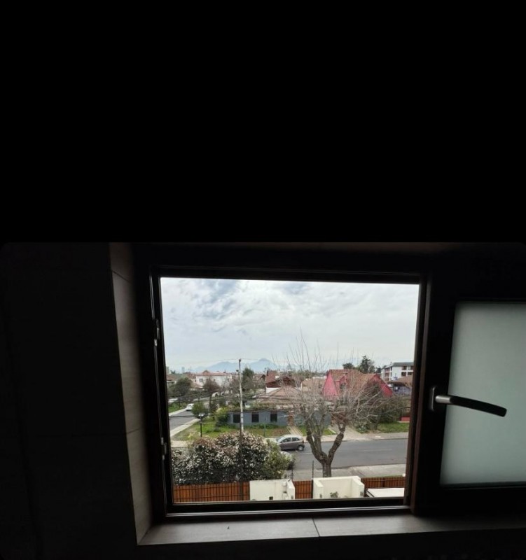 Hermosa Casa de Tres Pisos en Ñuñoa, Condomio, Remodelada.