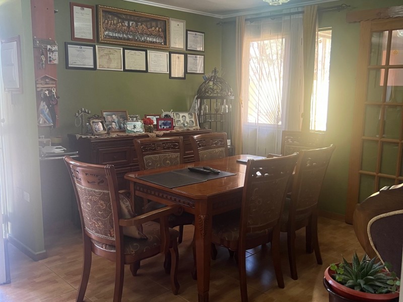 Amplia Casa en Belloto Norte