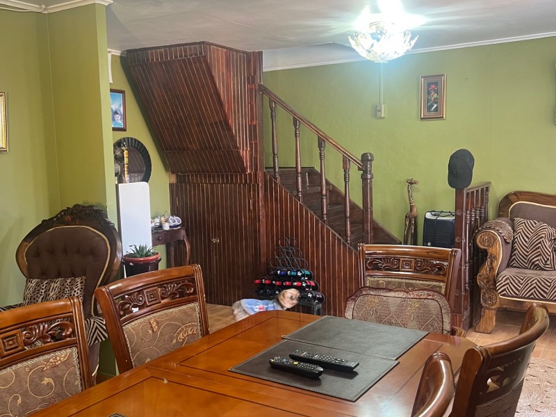 Amplia Casa en Belloto Norte