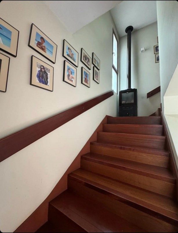 Hermosa Casa de Tres Pisos en Ñuñoa, Condomio, Remodelada.
