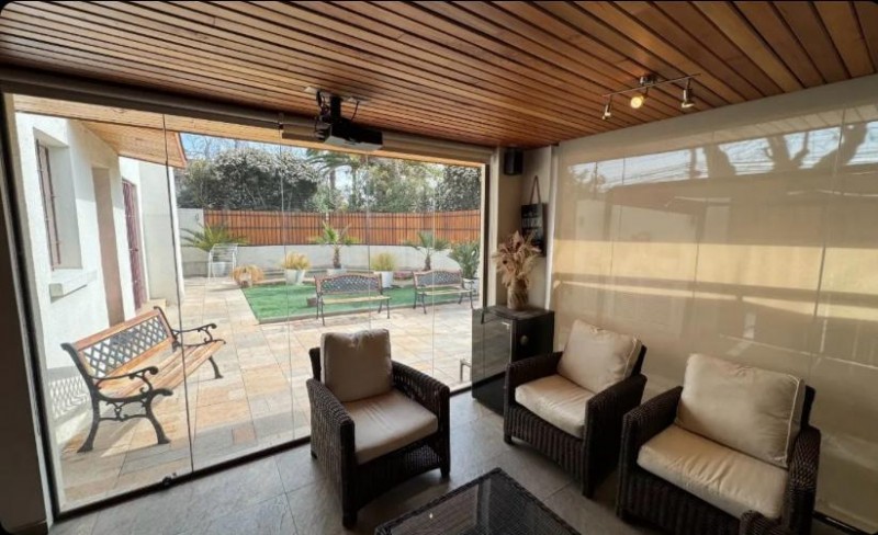Hermosa Casa de Tres Pisos en Ñuñoa, Condomio, Remodelada.