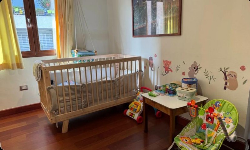 Hermosa Casa de Tres Pisos en Ñuñoa, Condomio, Remodelada.