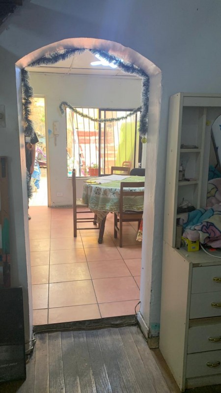 Oportunidad de Inversión, Casa de Dos Pisos en Cerro Yungay